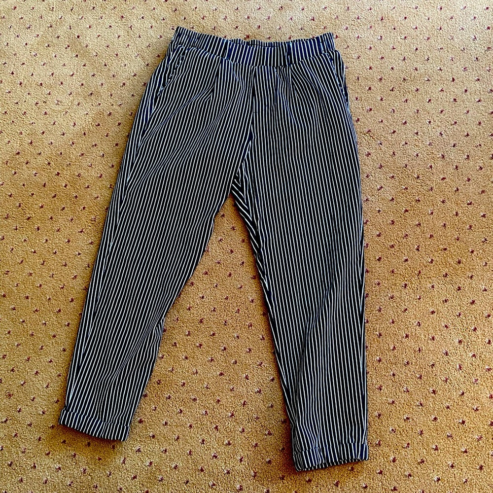 Pull on pant, stripe.